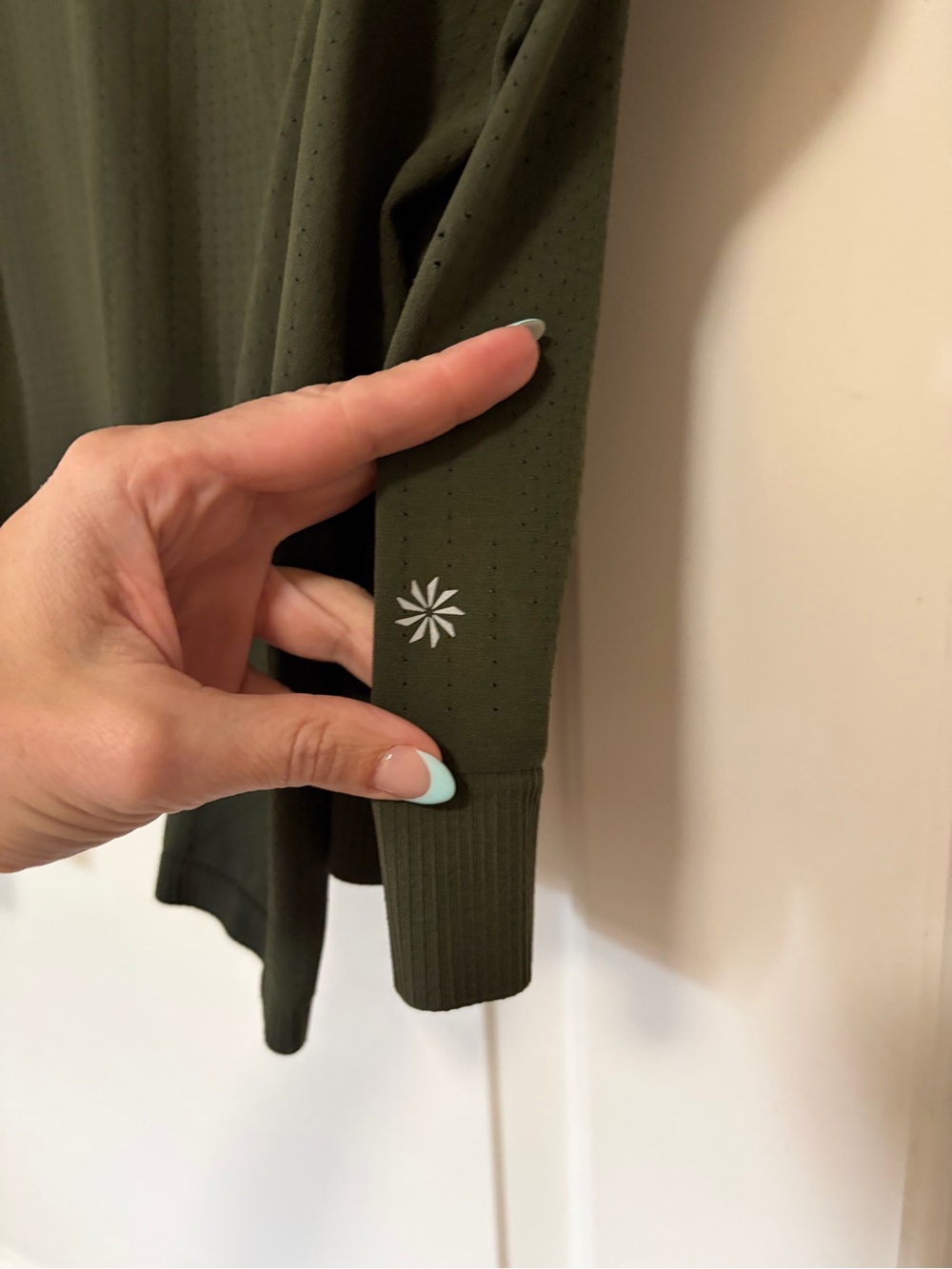 🤎🏃🏽♀️Athleta Olive Crewneck Lightweight Athletic wear L/S Top🧘🏽♀️🤎 - Picture 5 of 10